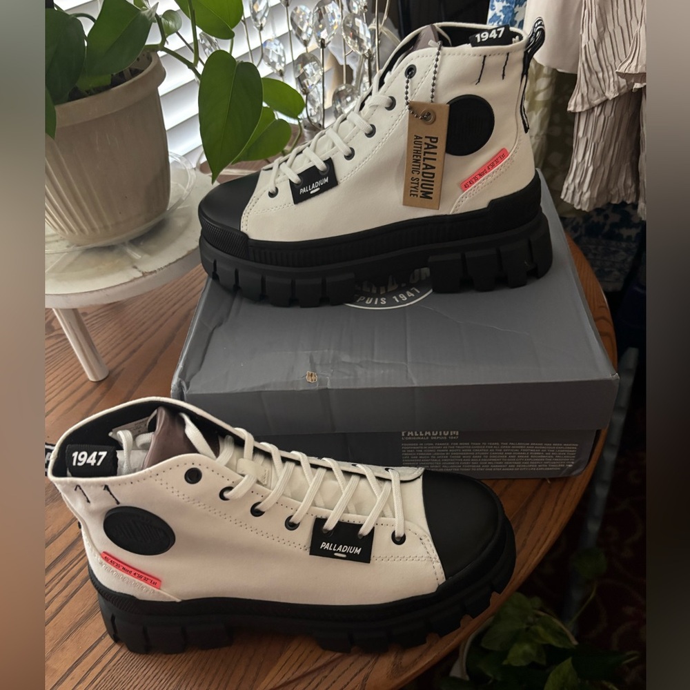 Palladium Women's High-Top Sneakers - Star Light White and Black Chunky Heel.